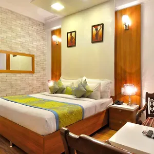 Hotel Solitaire - 10 Mins From Railway Station ***