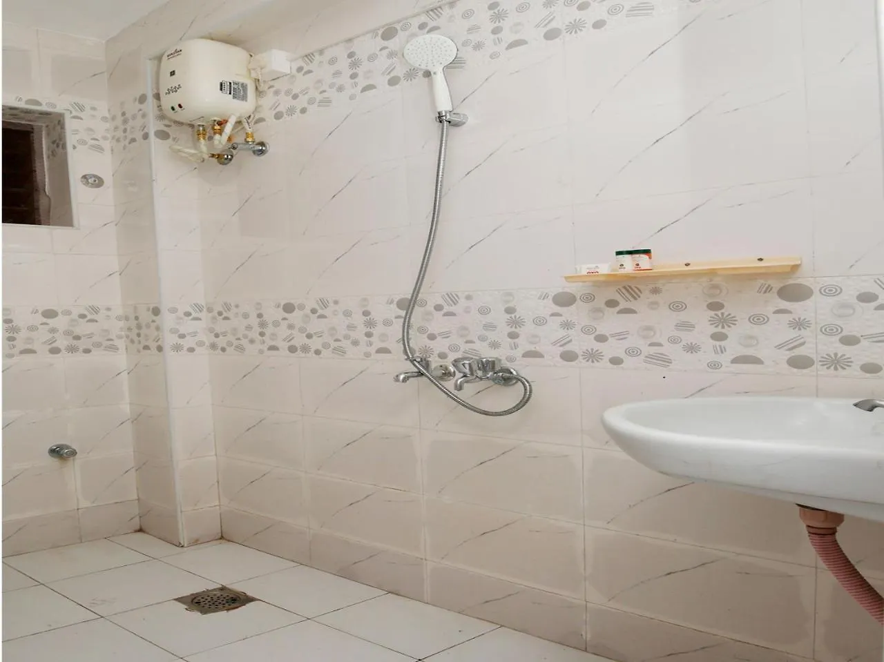 טריואנדרום Oyo 9797 Hotel Vbee Plaza