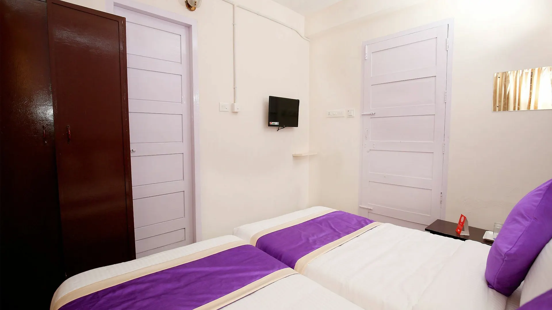 טריואנדרום Oyo 9797 Hotel Vbee Plaza