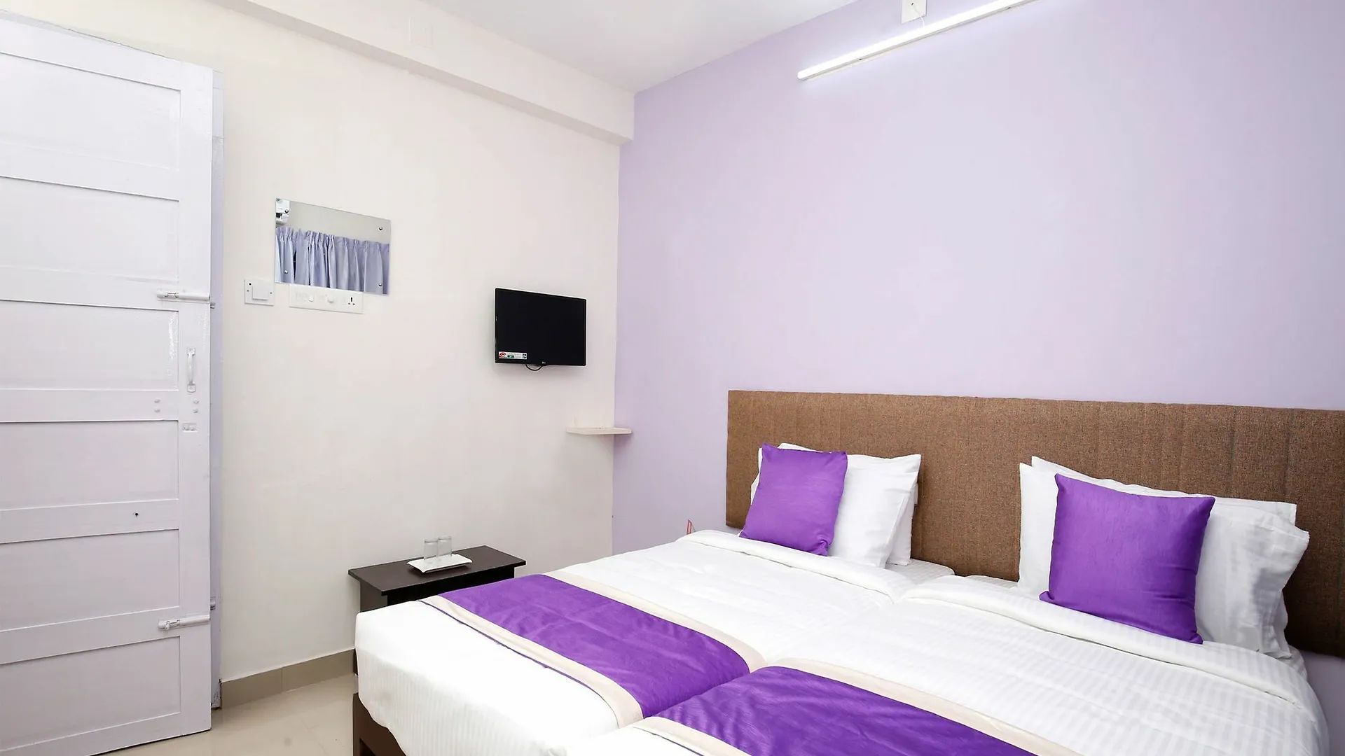 טריואנדרום Oyo 9797 Hotel Vbee Plaza