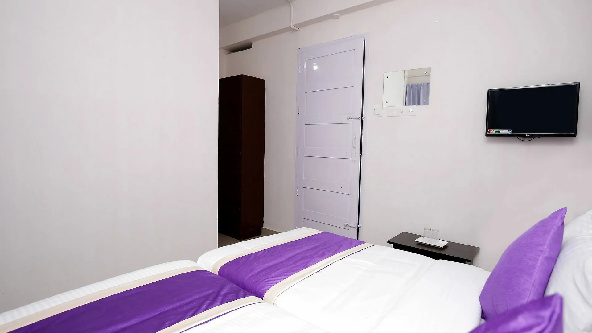 טריואנדרום Oyo 9797 Hotel Vbee Plaza