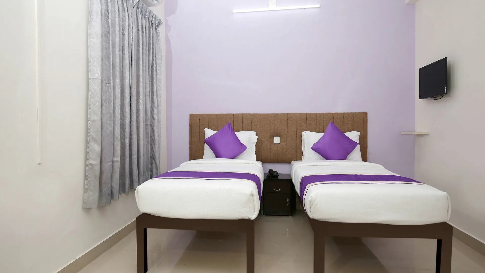 טריואנדרום Oyo 9797 Hotel Vbee Plaza