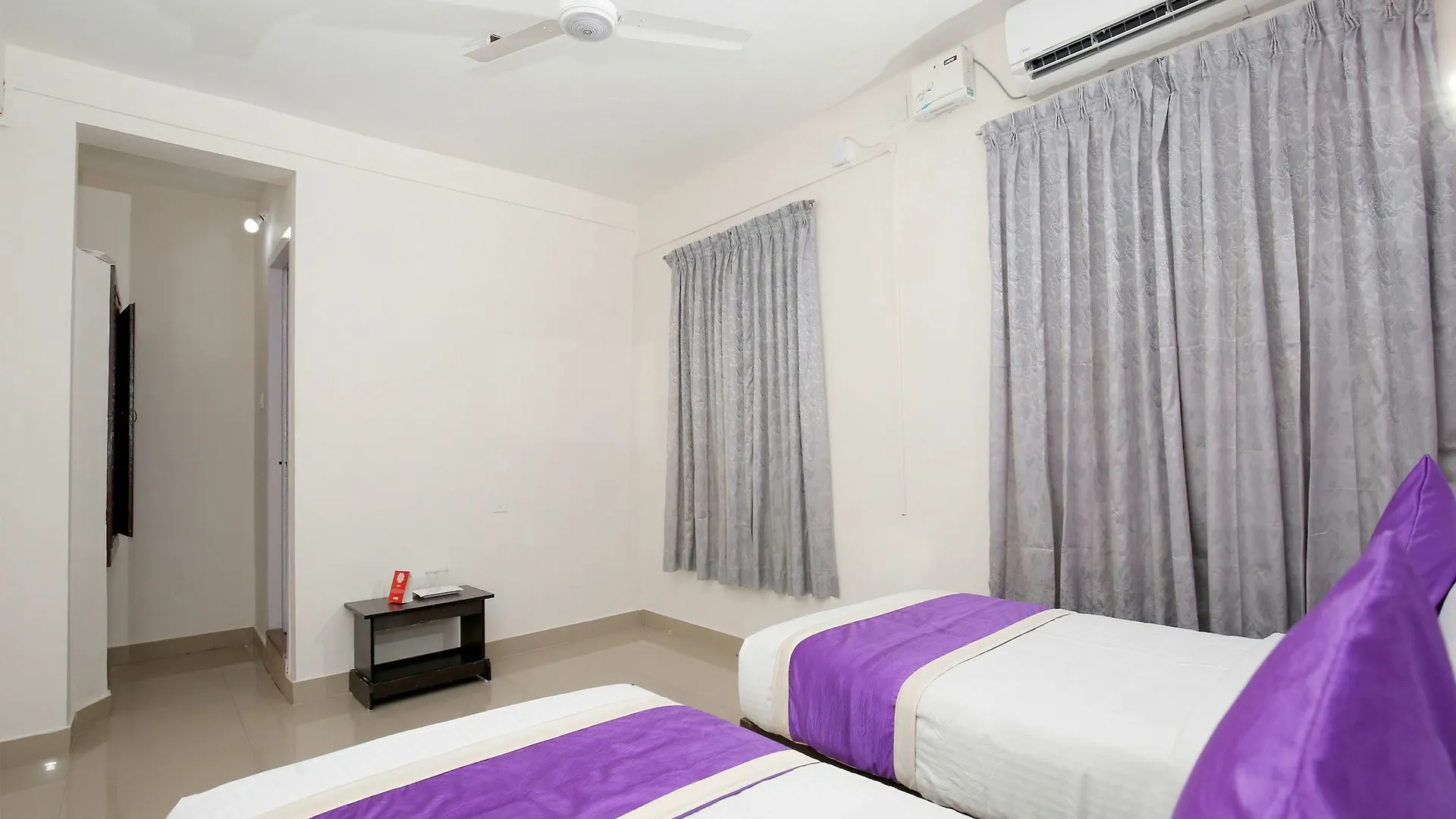 טריואנדרום Oyo 9797 Hotel Vbee Plaza