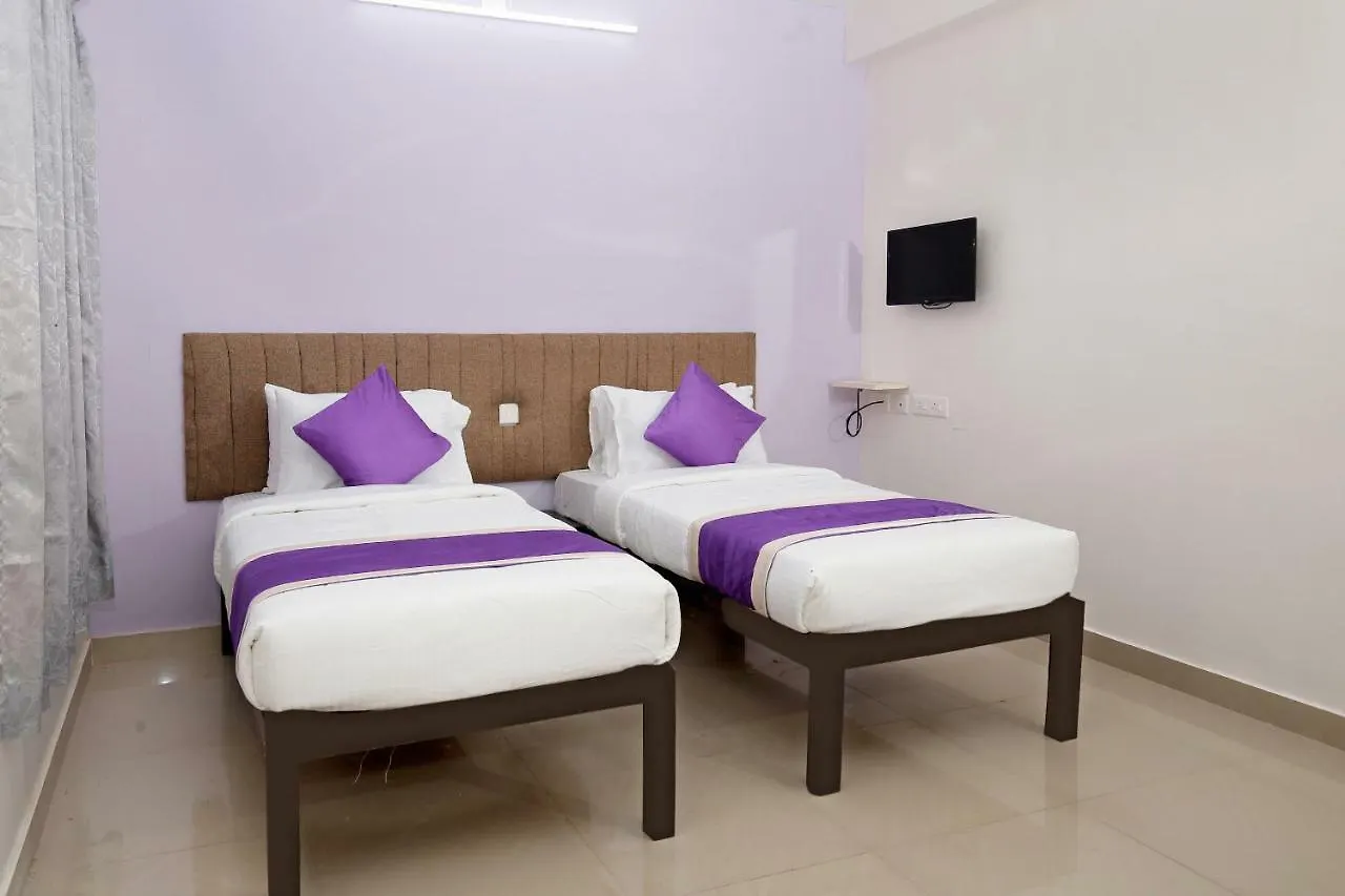 טריואנדרום Oyo 9797 Hotel Vbee Plaza הודו